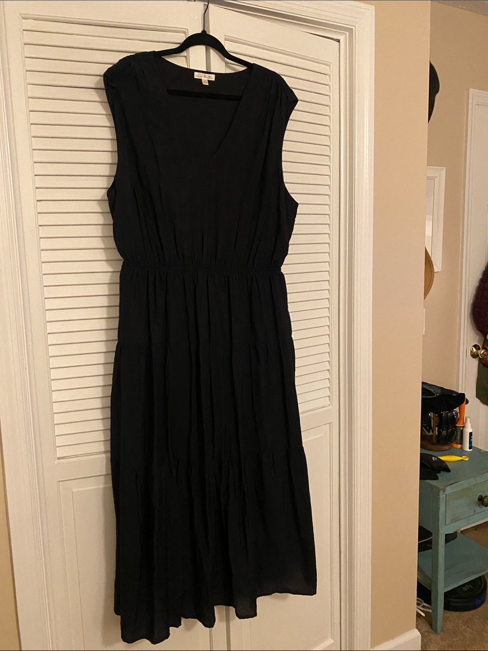 nine britton Black Sleeveless V-Neck Tiered Maxi Dress